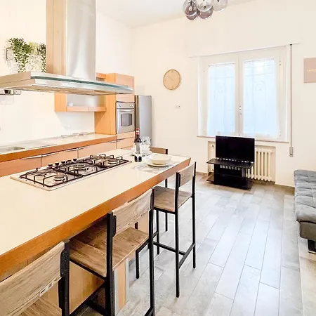 شقة Yuna Rent - Residenza Delle Rose روزيتو ديلي أبروتسي
