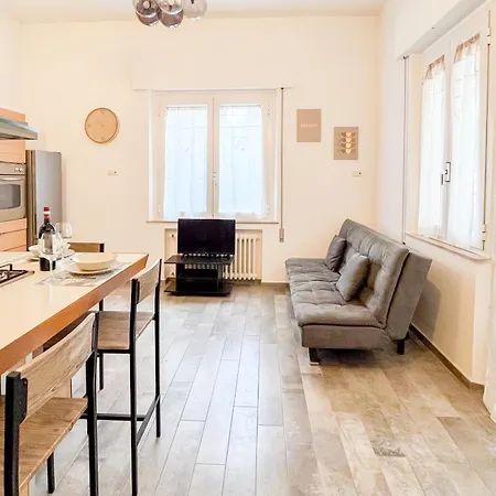 شقة Yuna Rent - Residenza Delle Rose روزيتو ديلي أبروتسي